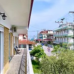 Seaside Family With Wraparound Balcony - Blue Zone Homes Lejlighed Olympiakí Aktí