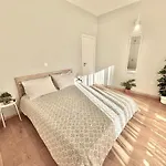 Seaside Family With Wraparound Balcony - Blue Zone Homes Lejlighed *