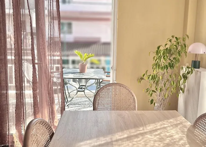 Seaside Family With Wraparound Balcony - Blue Zone Homes Lejlighed