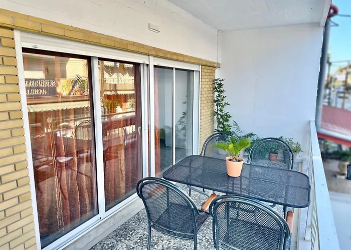 Seaside Family With Wraparound Balcony - Blue Zone Homes Lejlighed Olympiakí Aktí